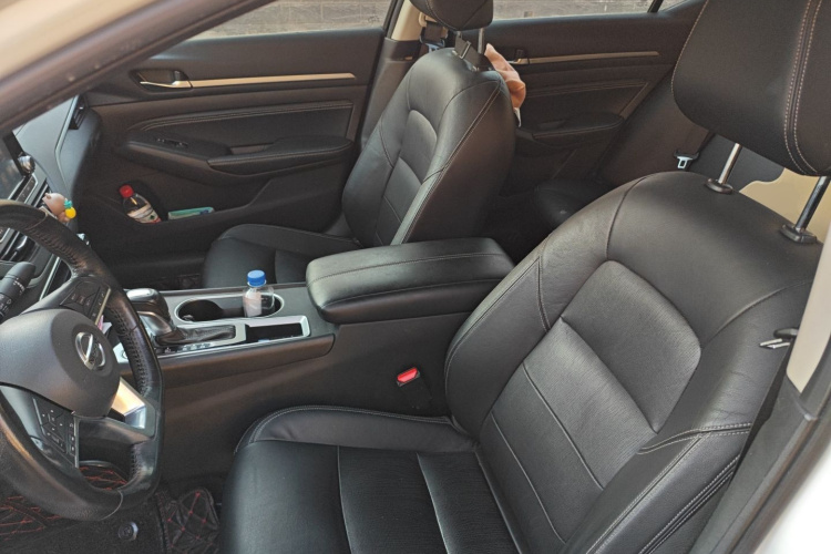 日产 天籁 2019款 2.0L XL 舒适版中控内饰19