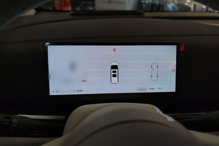 岚图汽车 岚图梦想家 2025款 PHEV 四驱旗舰鲲鹏版局部细节14