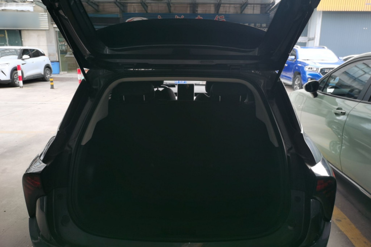 哪吒汽车 哪吒V 2022款 潮 400 Lite机舱底盘23