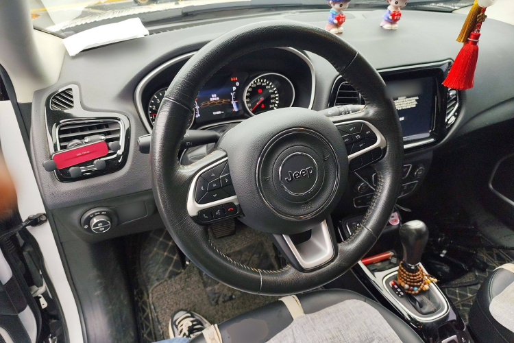 Jeep 指南者 2019款 220T 自动家享炫酷版局部细节13