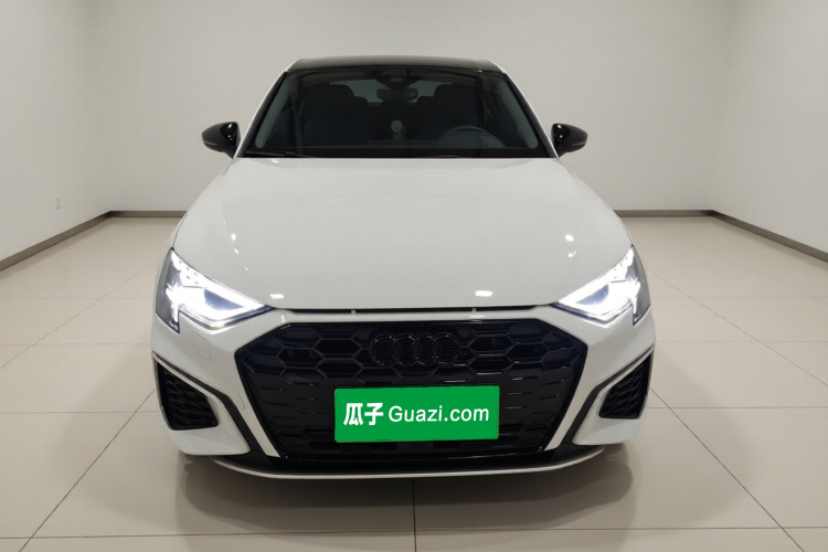 奥迪A3 2024款 A3L Limousine 35 TFSI RS套件燃速型车身外观2