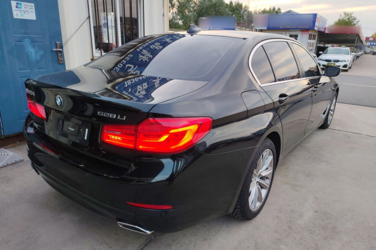 宝马5系 2018款 528Li 上市特别版车身外观7