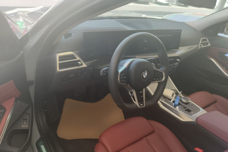 宝马3系 2025款 330Li M运动曜夜套装中控内饰7003