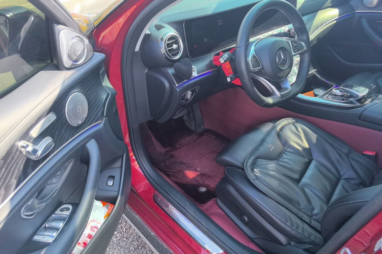 奔驰E级 2016款 E 200 L 运动型中控内饰20