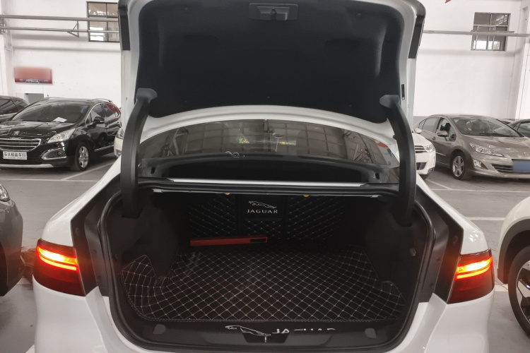 捷豹XEL 2019款 2.0T 200PS 尊享版局部细节23