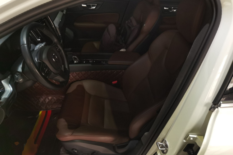 沃尔沃S60 2023款 B4 智逸豪华版中控内饰19