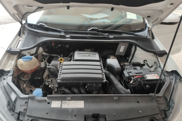 大众 桑塔纳 2016款 1.6L 自动舒适版机舱底盘24