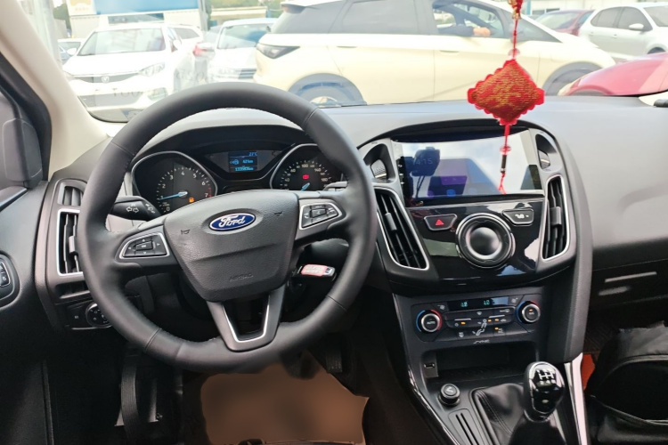 福特 福克斯 2015款 三厢 1.6L 手动风尚型局部细节13