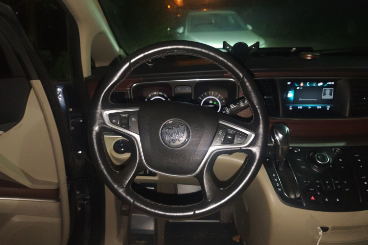 别克GL8 2017款 25S 豪华型 国V中控内饰13