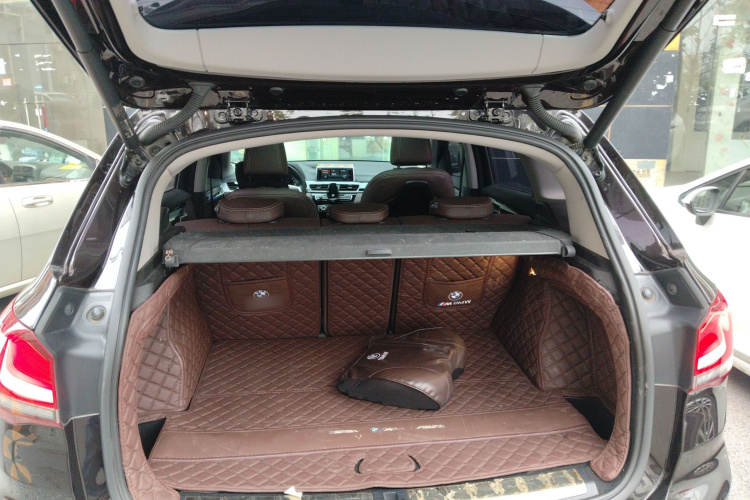 宝马X1 2020款 sDrive20Li 时尚型机舱底盘23