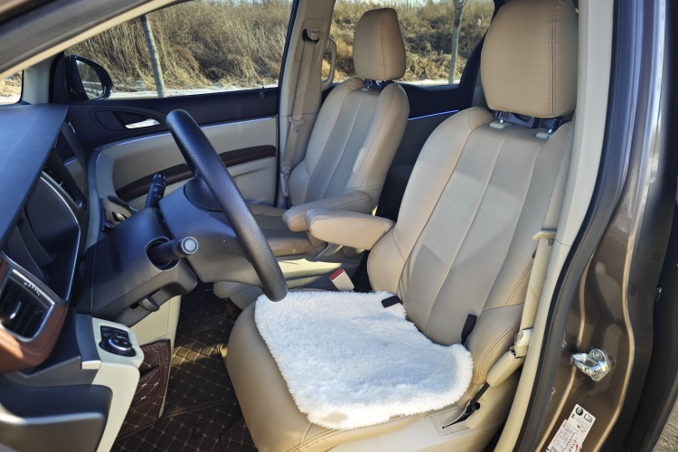 别克GL8 2015款 2.4L 豪华商务尊享版中控内饰7004