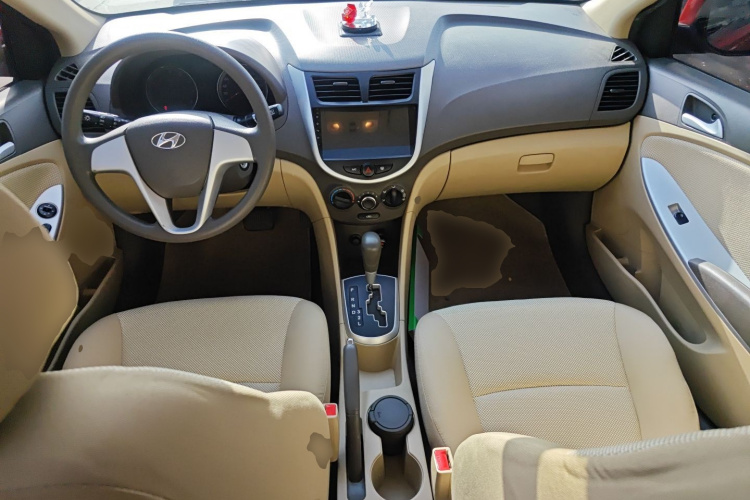 现代 瑞纳 2010款 三厢 1.4L 自动时尚型GT中控内饰7002