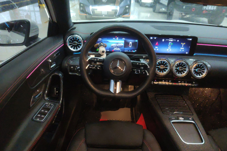 奔驰A级 2024款 改款 A 200 L 时尚型中控内饰13