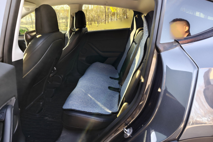 特斯拉 Model Y 2021款 长续航全轮驱动版中控内饰7001