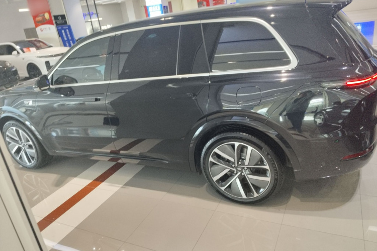 理想汽车 理想L9 2022款 Max车身外观4