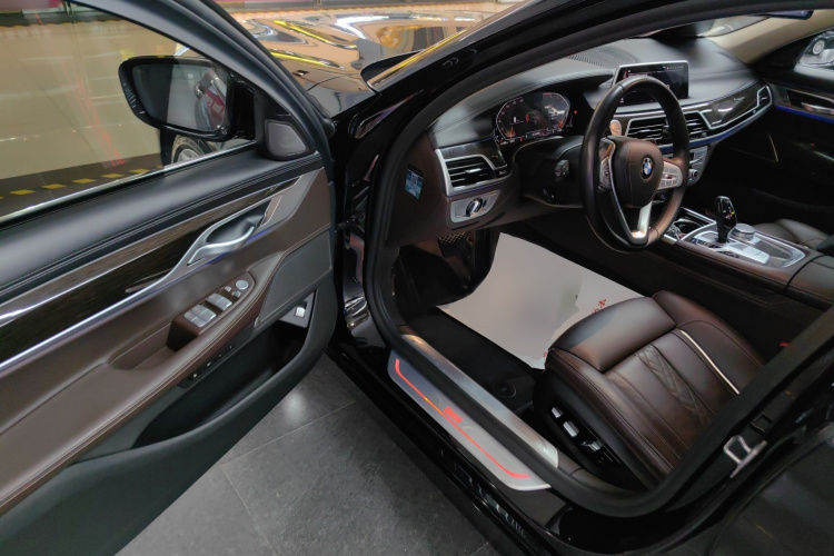 宝马7系 2019款 改款 730Li 豪华套装中控内饰7003