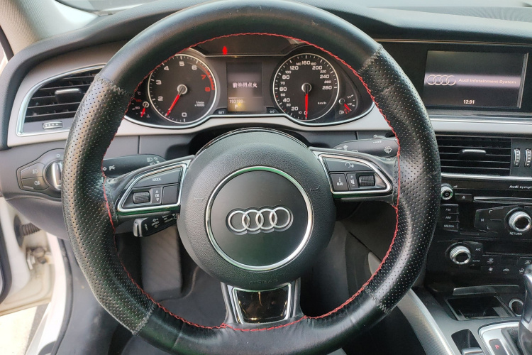 奥迪A4L 2015款 45 TFSI quattro个性运动型中控内饰13