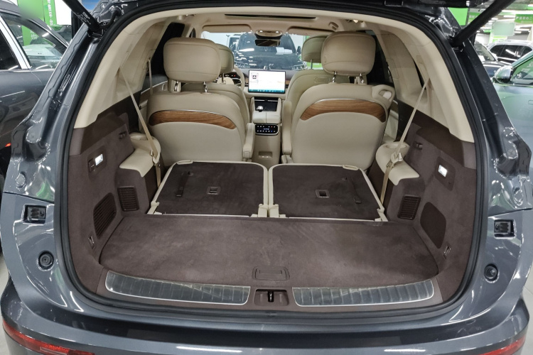 鸿蒙智行 问界M7 2024款 1.5T 后驱Plus版 6座机舱底盘23