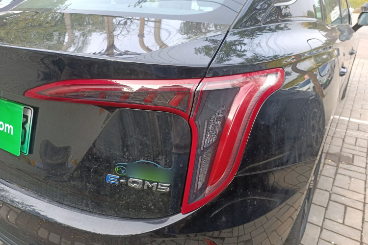 红旗E-QM5 2023款 改款 基础出行版车身外观6006