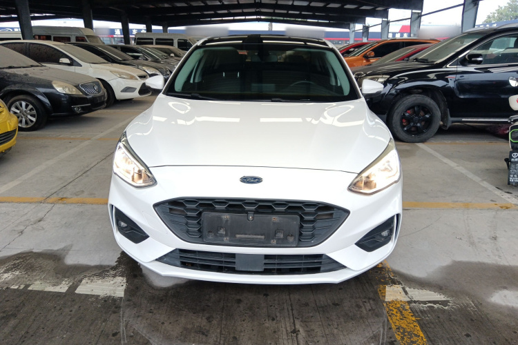 福特 福克斯 2020款 三厢 EcoBoost 180 自动锋潮型车身外观2