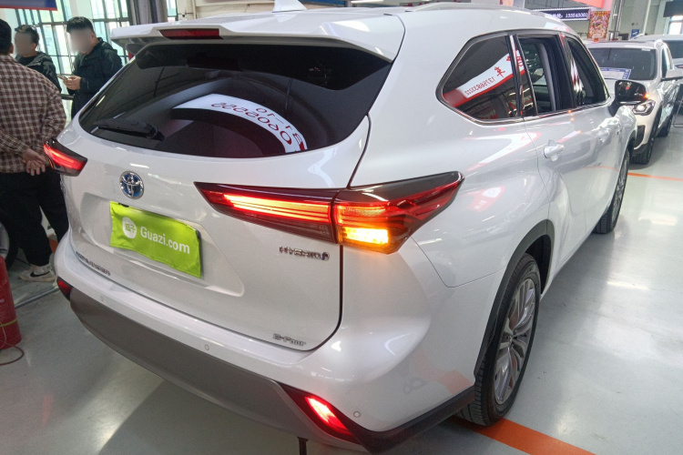 丰田 汉兰达 2023款 2.5L智能电混双擎四驱尊贵版 7座车身外观7