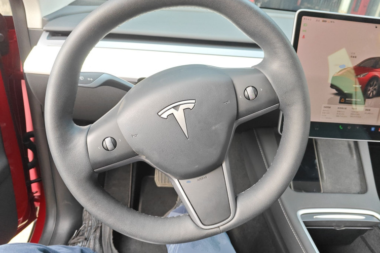 特斯拉 Model Y 2022款 长续航全轮驱动版中控内饰13