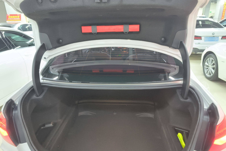 宝马1系 2021款 120i M运动曜夜版中控内饰23