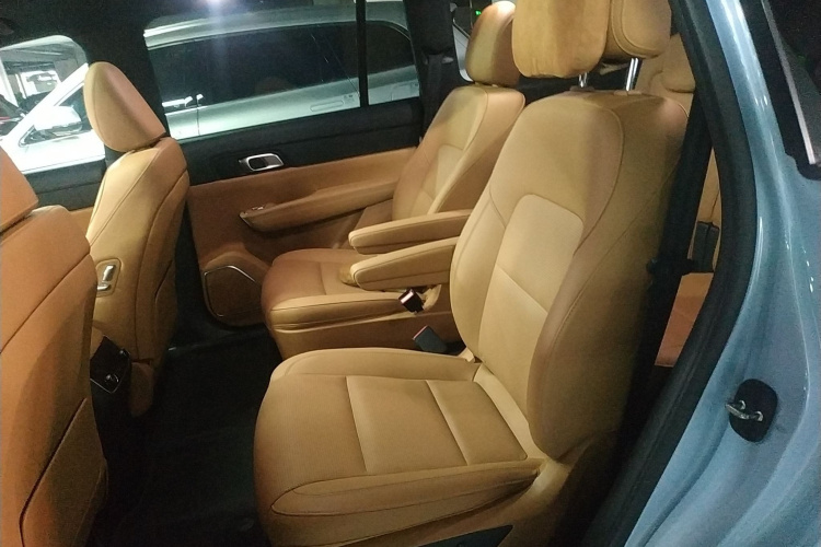 理想汽车 理想ONE 2021款 增程6座版中控内饰7004