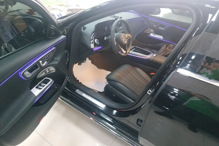 奔驰E级 2025款 改款 E 300 L 豪华型中控内饰7003