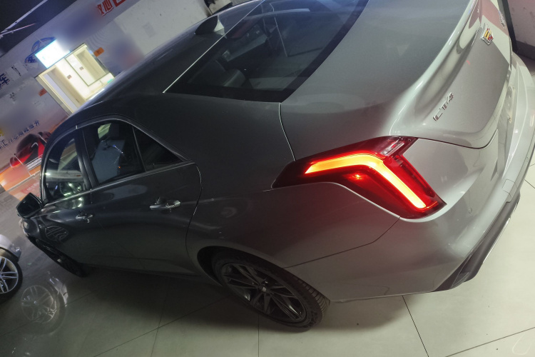 凯迪拉克CT4 2023款 28T 豪华型车身外观4