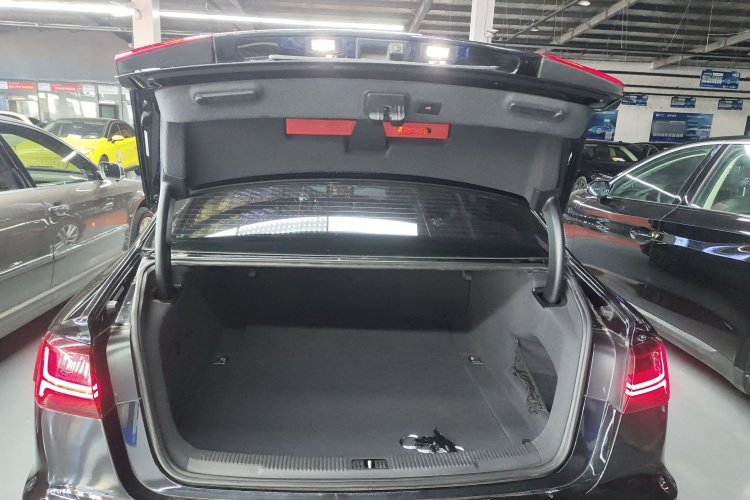 奥迪A6L 2018款 30周年年型 45 TFSI quattro 运动型局部细节23