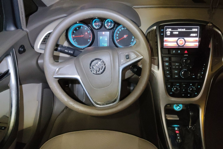 别克 英朗 2013款 GT 1.6L 自动时尚版中控内饰13