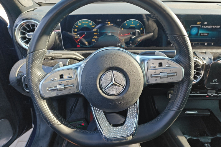 奔驰A级 2020款 A 200 L 运动轿车中控内饰13
