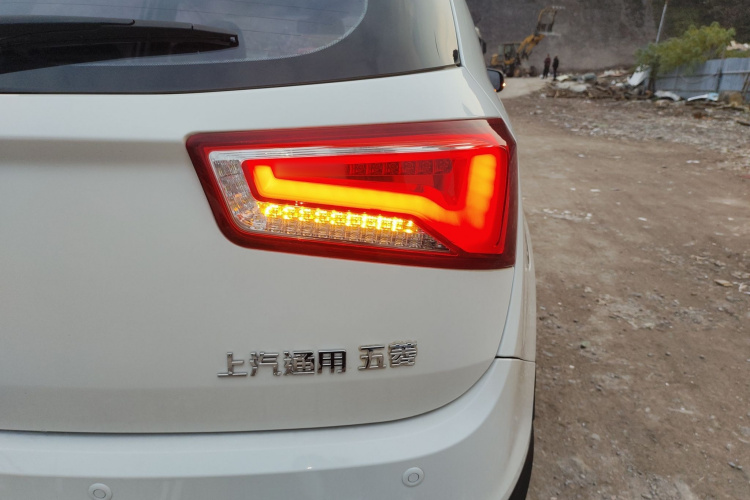 宝骏560 2016款 1.8L iAMT豪华型车身外观9