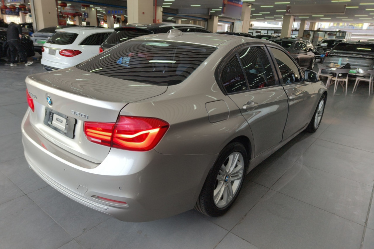 宝马3系 2016款 320i 时尚型车身外观6005