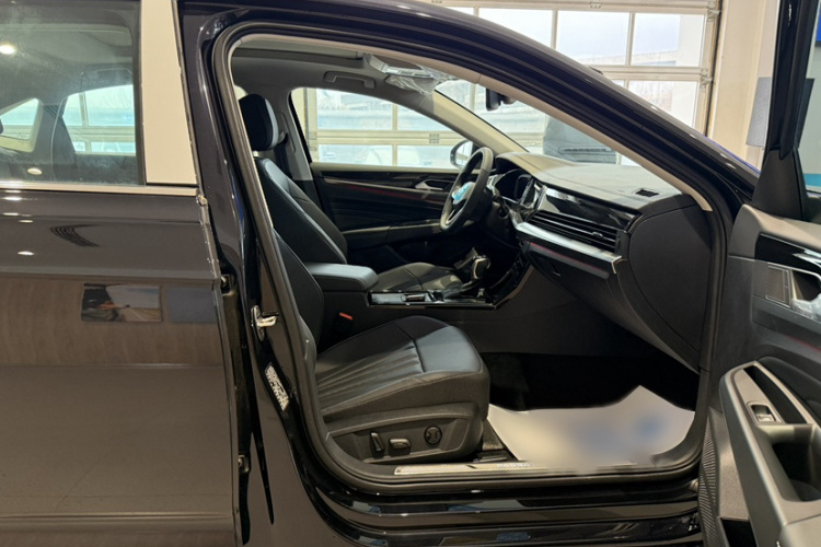 大众 帕萨特 2025款 出众款 380TSI 星空龙耀版中控内饰7006