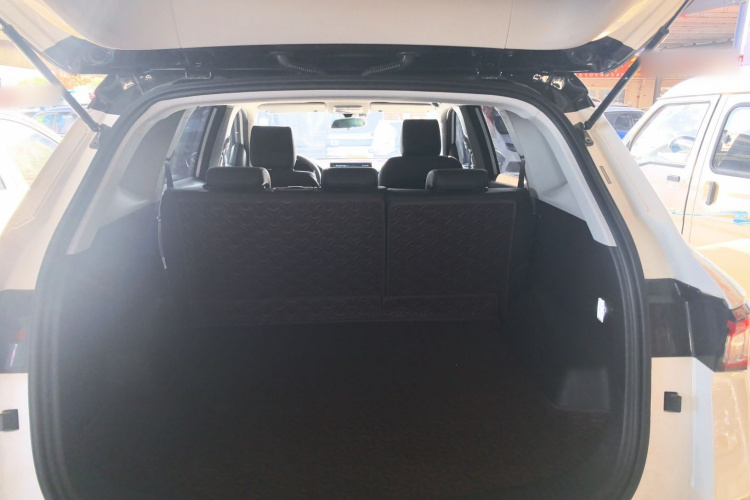 五菱汽车 五菱星辰 2021款 1.5T CVT星辉版机舱底盘23