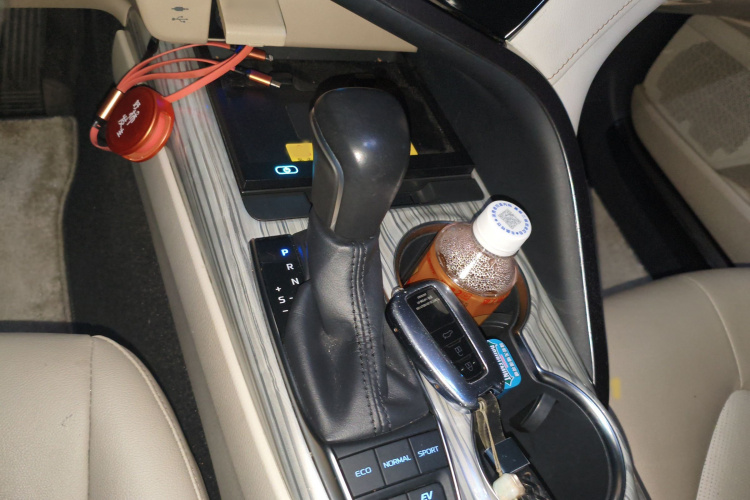 丰田 凯美瑞 2018款 双擎 2.5HG 豪华版局部细节18