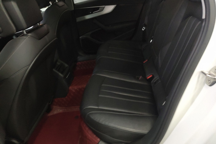 奥迪A4L 2024款 40 TFSI 时尚动感型中控内饰21