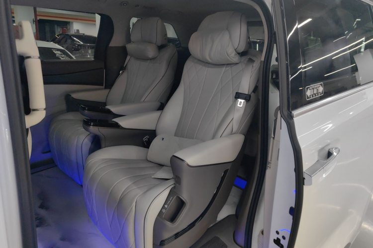 腾势D9 2022款 DM-i 970 四驱旗舰型中控内饰7002