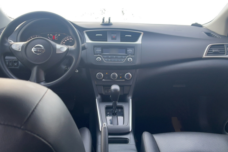 日产 轩逸 2022款 经典 1.6XE CVT舒适版中控内饰7004