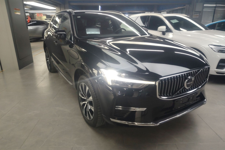 沃尔沃XC60 2024款 B5 四驱智远豪华版车身外观3