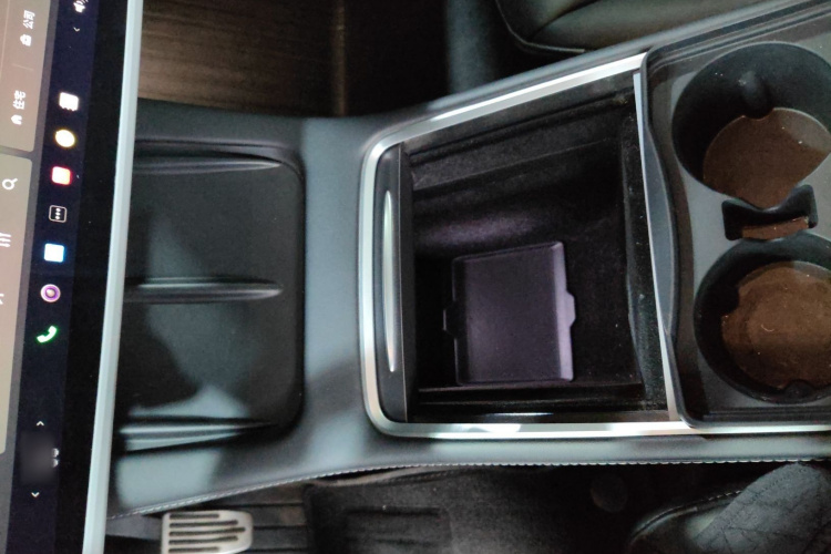 特斯拉 Model Y 2022款 后轮驱动版中控内饰7001