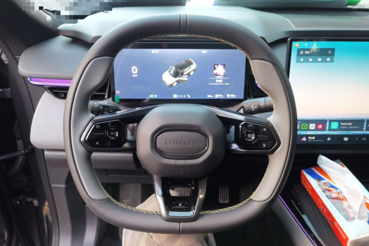 领克08 EM-P 2025款 120km 长续航Pro中控内饰13