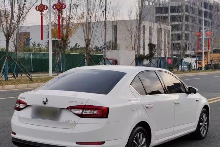 斯柯达 明锐 2019款 1.5L 自动舒适版车身外观6006