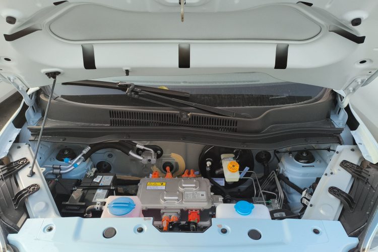 零跑汽车 零跑T03 2025款 310舒享版机舱底盘24