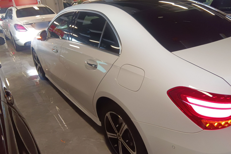 奔驰A级 2024款 改款 A 200 L 时尚型车身外观4