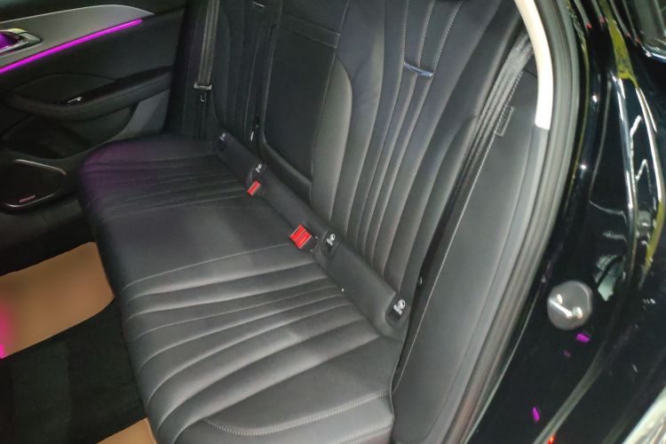 红旗H5 2023款 2.0T 自动智联旗畅版中控内饰7004