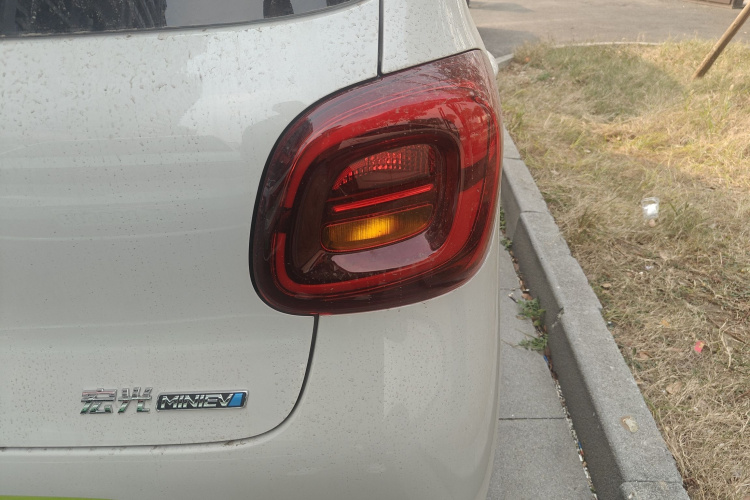 五菱汽车 宏光MINIEV 2025款 四门版 进阶款车身外观9