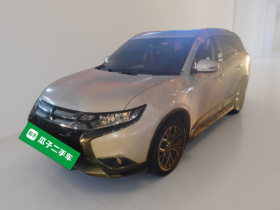 三菱 欧蓝德 2017款 2.0L 两驱荣耀版 5座